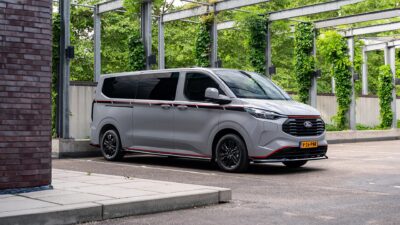Ford Transit Custom Grey Platinum-1_Banner_1920_1080